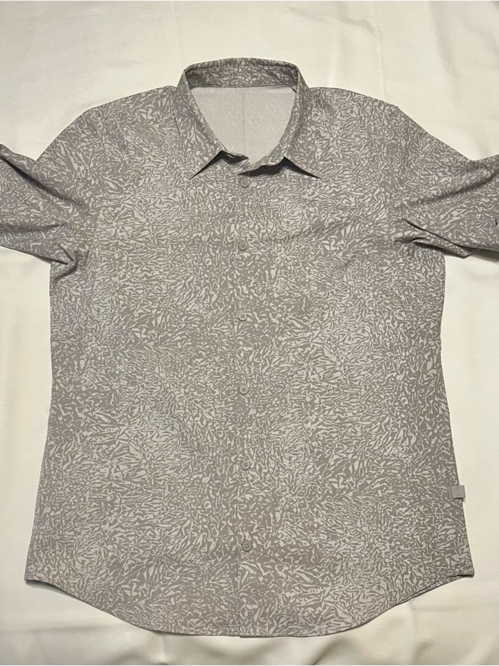 Lululemon Men’s Gray Patterned Button-Up Shirt